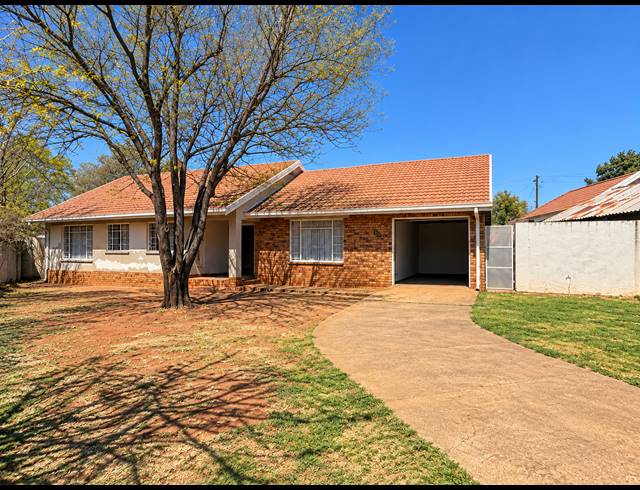 5 BEDROOM HOUSE FOR SALE IN VAALPARK